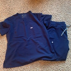 Navy Figs scrub set